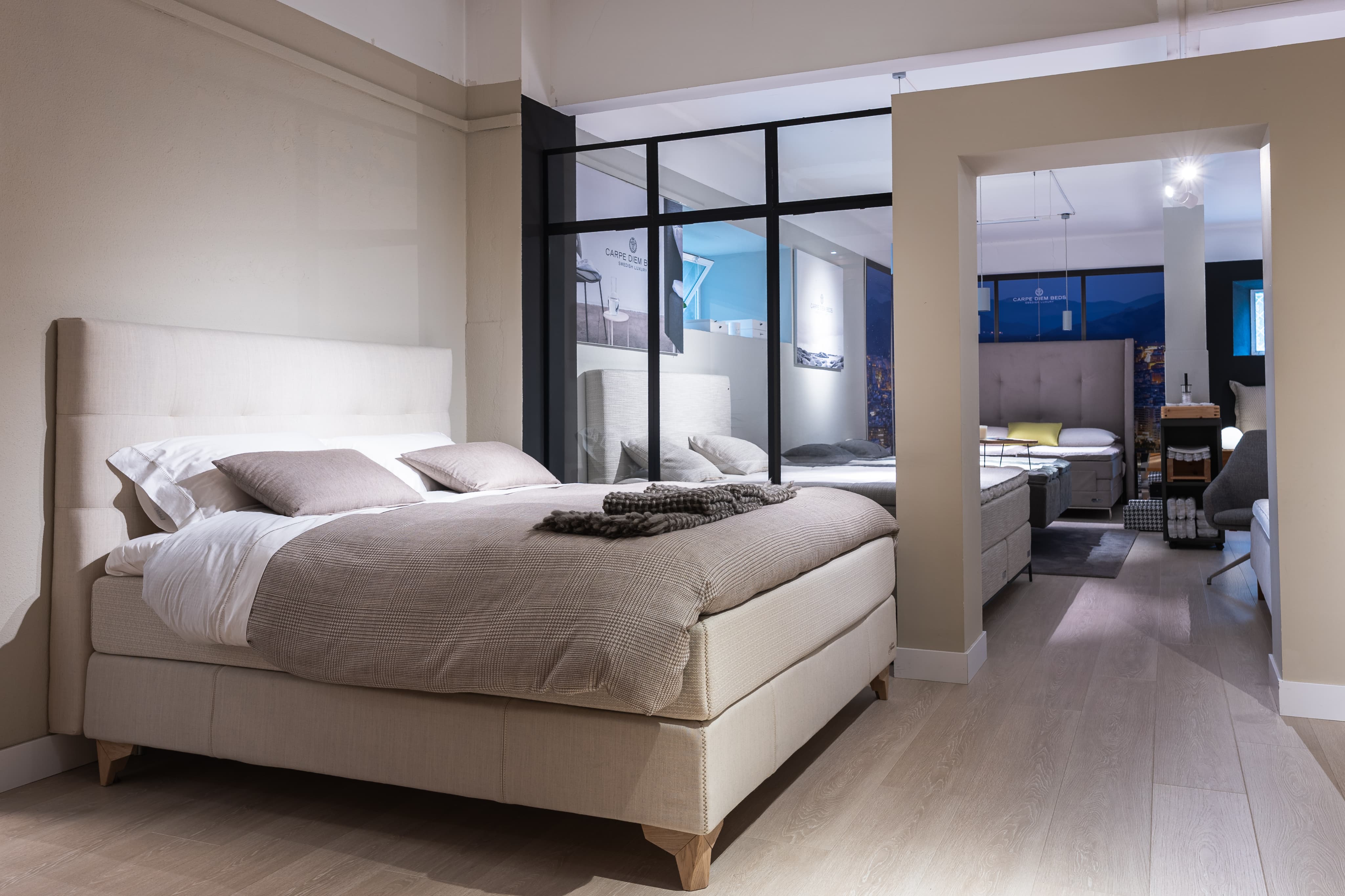 Dormitorio con cama premium